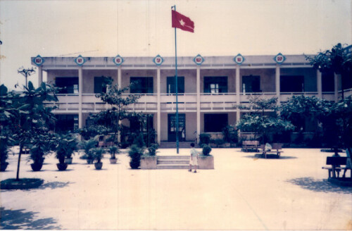 2005-quang-canh-san-truong.jpg